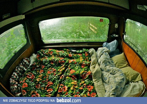 Wycieczkowe łóżko