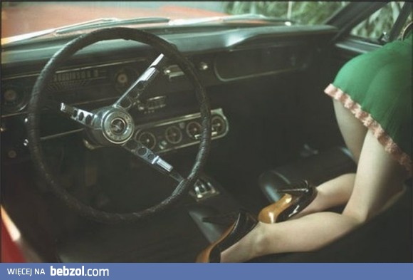 Piękne auto i fajny tyłek 