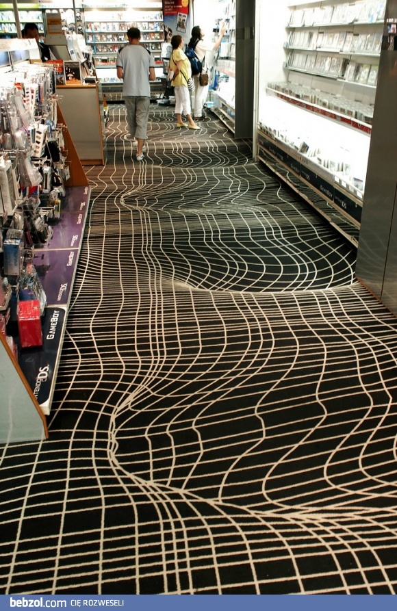 Odjazdowy dywan w sklepie komputerowym 