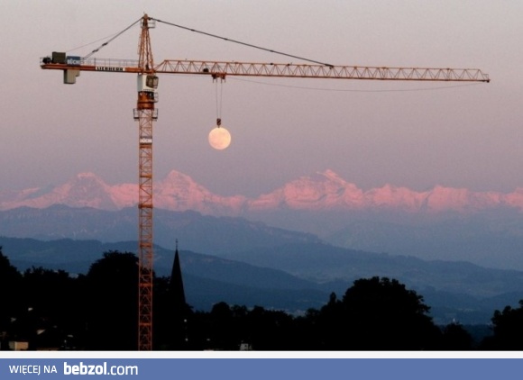 Dźwig utrzymujący księżyc 