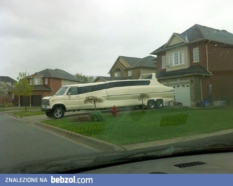 2 w 1: limuzyna oraz łódź 