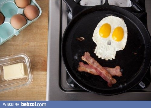 Jajeczka na bekonie