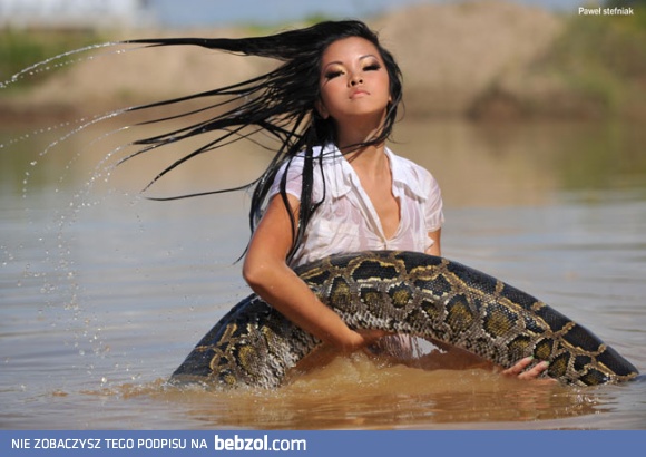 Dobrze sobie radzi z dużym wężem