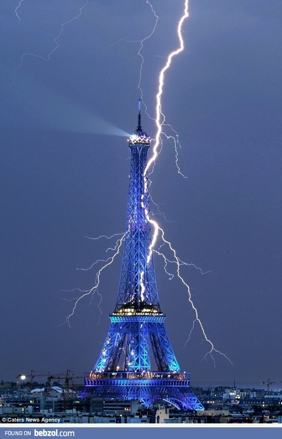 A thunder and an Eiffel tower