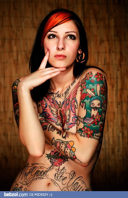 Wytatuowana dziewczyna