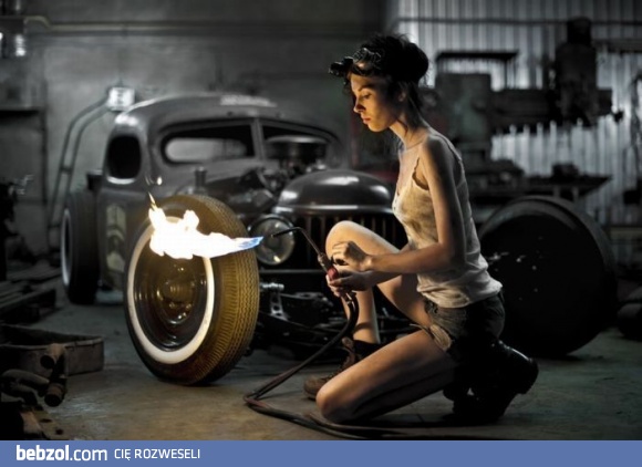 Seksowna pani mechanik