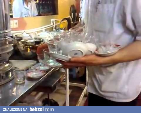 Zdolny pracownik herbaciarni