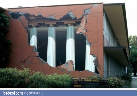 Sztuka 3D na ścianach budynku