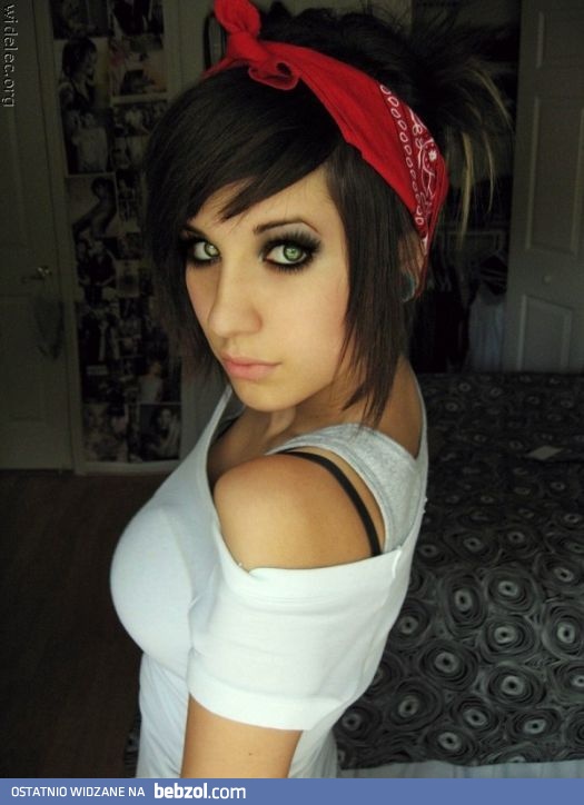 Niegrzeczna emo-dziewczyna