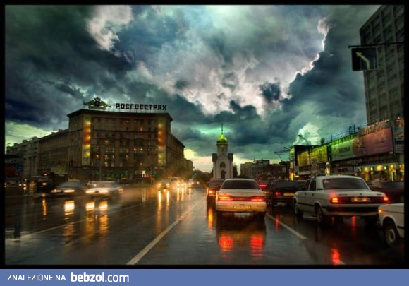Miasto w czasie burzy 