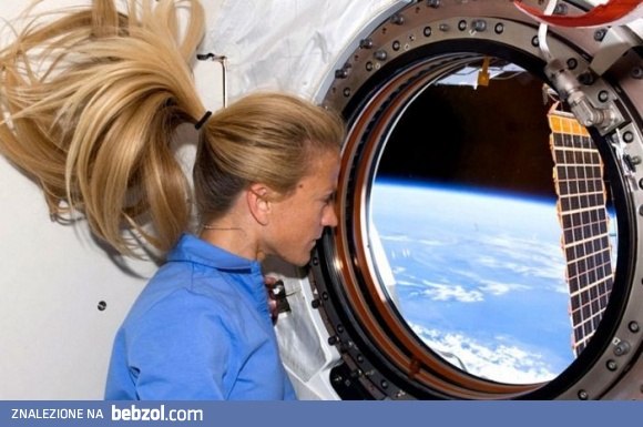 W przestrzeni kosmicznej