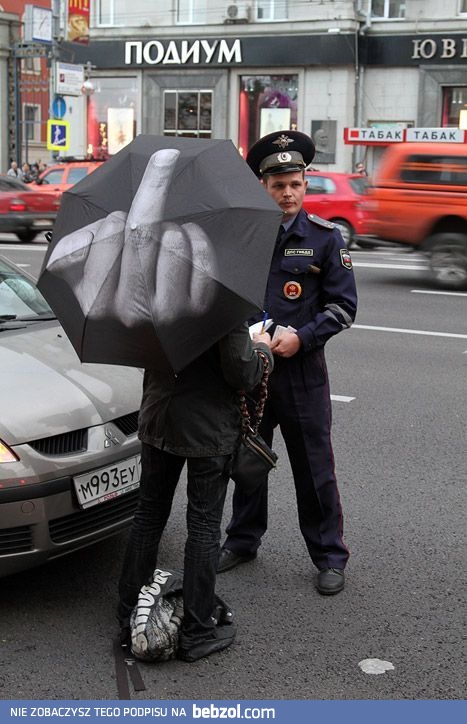 Najciemniej jest pod parasolem