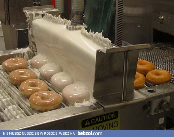 Smakowite pączki w produkcji