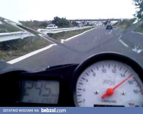 Opel Astra vs Yamaha R6