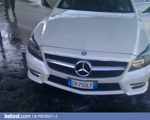 Idiota czyści Mercedesa CLS 350 CDI