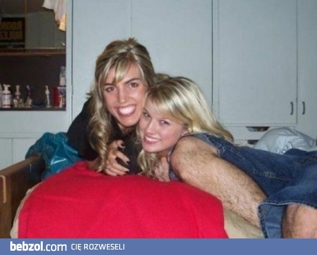 To czyjaś noga czy jej ręka?