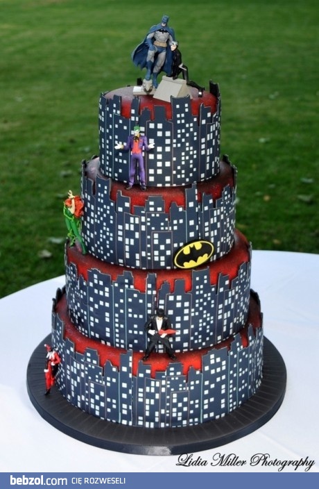 I widać od razu kto wybierał ten tort weselny ;-)