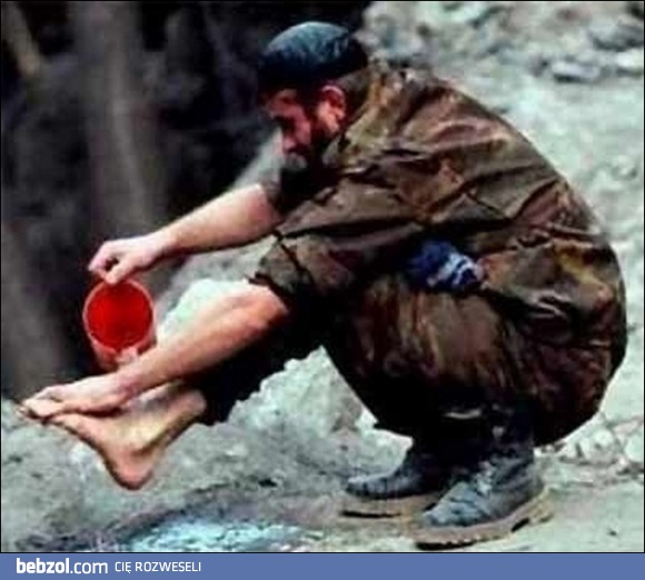 Ile ten żołnierz ma nóg..?