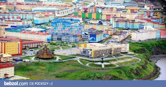 To ja już wolę szarą kamienicę...