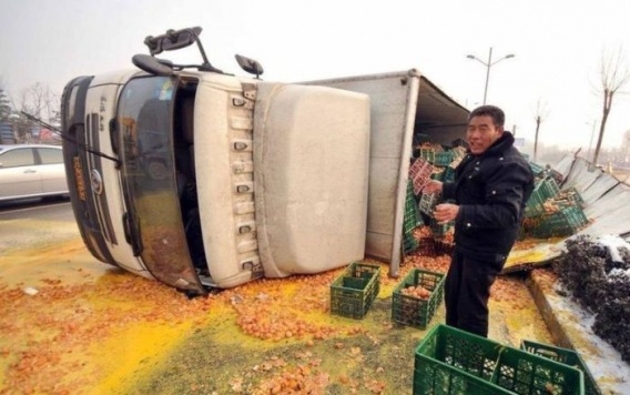Chiński kierowca ciężarówki rozbił sobie jaja