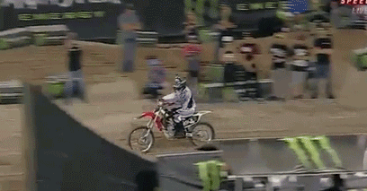 Imponujący skok na motorze