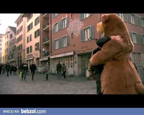 Jeden uścisk zastępuje wszystkie słowa!