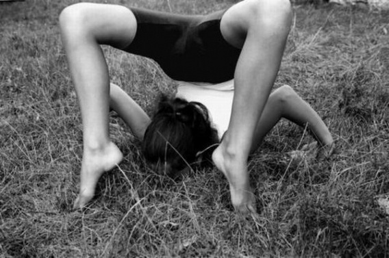 Modelki w dziwacznych pozach II