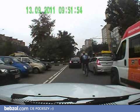 Po co komu lusterko, skoro z niego nie korzysta?