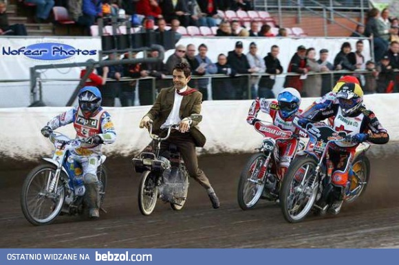 Czarny koń zawodów