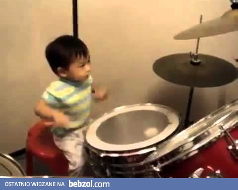 Młody perkusista