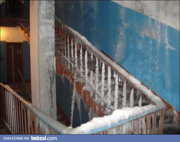 Trochę zapuszczona klatka schodowa