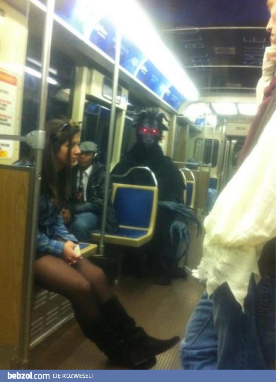 Jedziesz metrem a tu...
