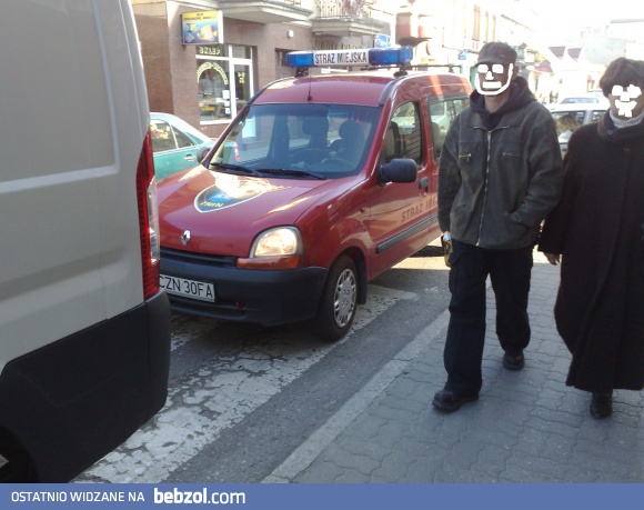 Tak parkuje Straż Miejska w Żninie