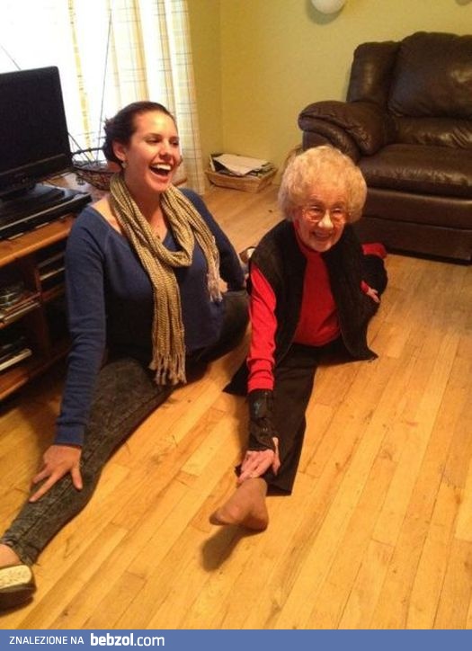 Babcia trzyma formę