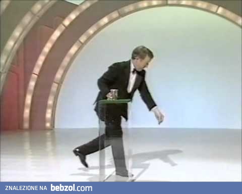 Paul Daniels - sztuczka z kubkiem i piłeczką