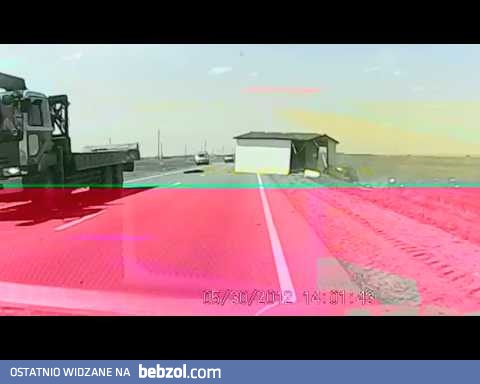 Dom wjechał w samochód