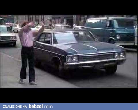 Woody Allen pomaga w parkowaniu