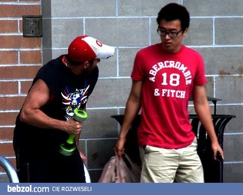 Treningowy żartowniś z Shake Weight