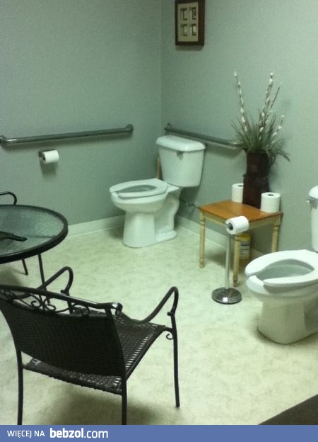 Nietypowo umeblowany salon