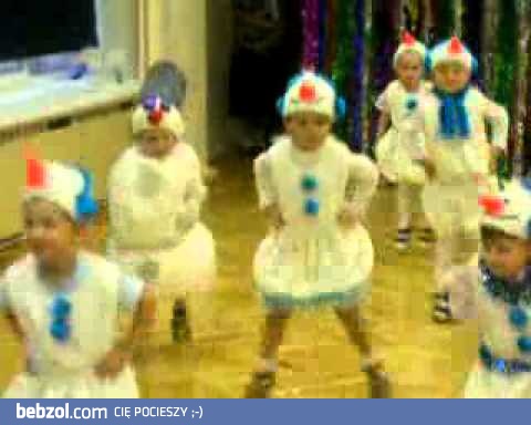 Pozytywny bałwanek zaraża śmiechem