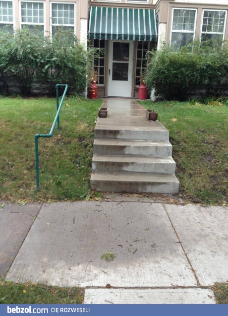 Dobrze, że jest poręcz