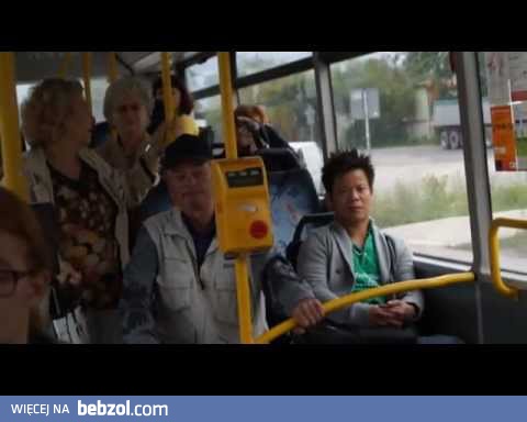 Wesoły kierowca warszawskiego autobusu