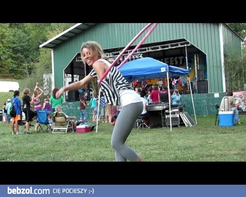 Mały pokaz hula-hoop