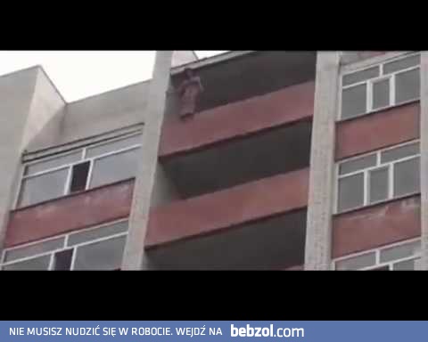 Strażak-ninja ratuje zdesperowaną dziewczynę