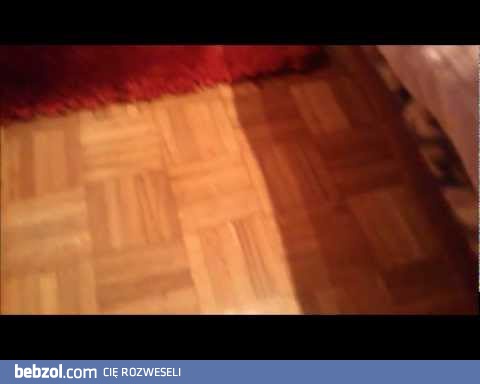 Osiemnastka w łóżku