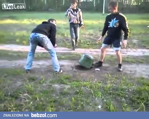 Rosjanie i zabawa starym garnkiem