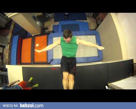 Trampolina przy ścianie