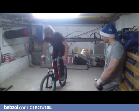 Otwieranie piwa rowerem