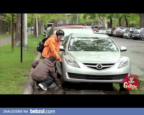 Ukryta kamera - rozwalanie samochodu