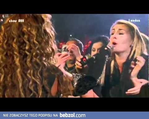 Beyonce oddaje mikrofon w ręce fanki